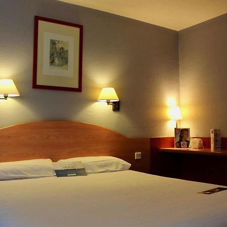 Kyriad Bourges Sud Екстер'єр фото