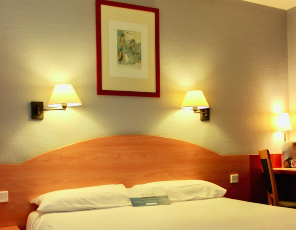 Kyriad Bourges Sud Екстер'єр фото