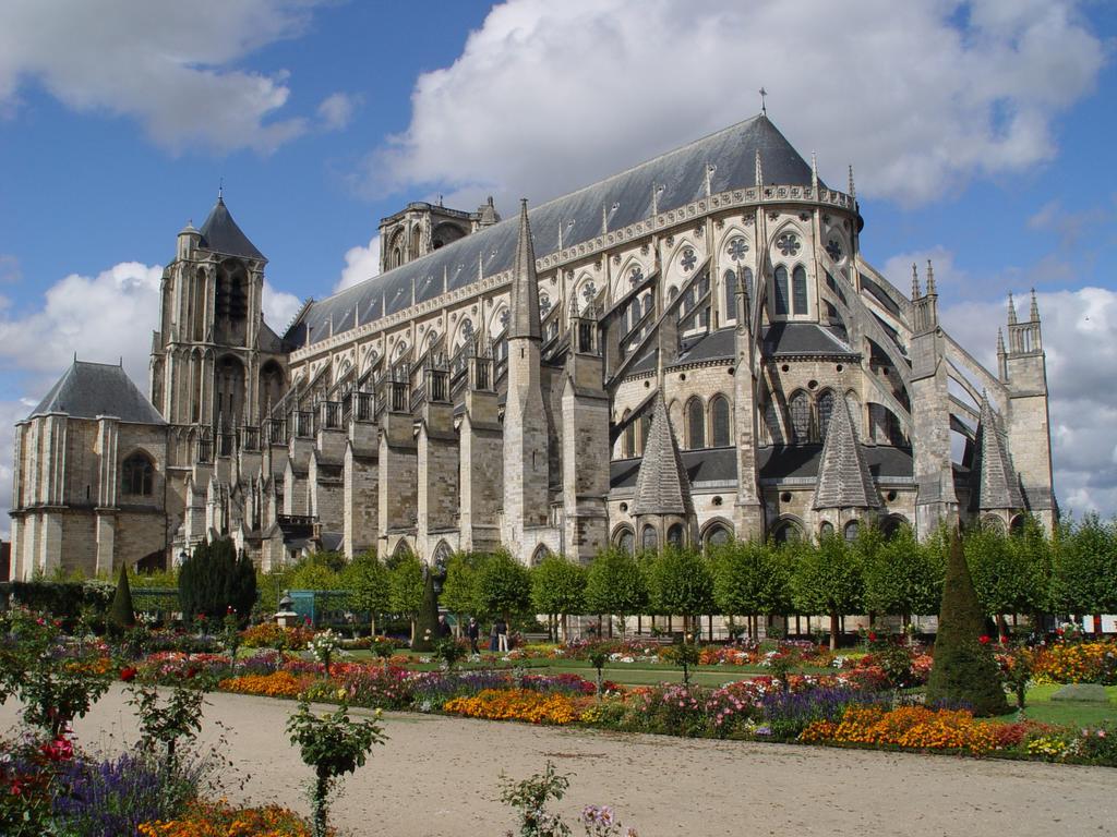 Kyriad Bourges Sud Екстер'єр фото